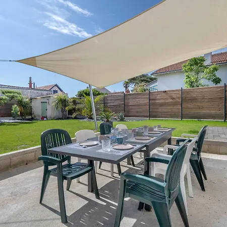 Maison Familiale A 400m De La Pour 8, Tatil Evi *