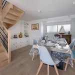 Maison Familiale à 400m De La Pour 8,