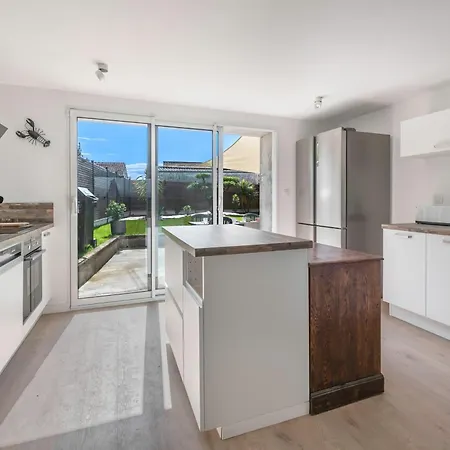 Maison Familiale A 400m De La Pour 8, 別荘 *