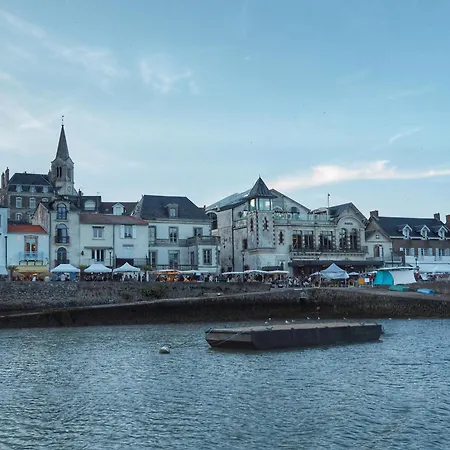 Maison Familiale A 400m De La Pour 8, *